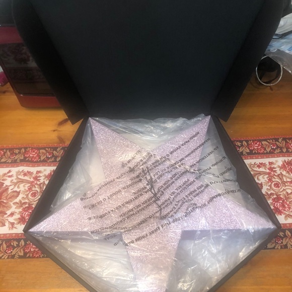 24 piece MAC Star Advent Calendar 2020 - Picture 5 of 7